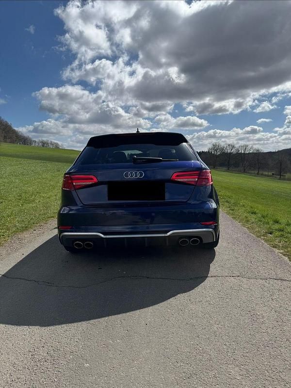 Gebraucht Audi S3 Design 300 PS (220 kW) 2019 Blau Limousine