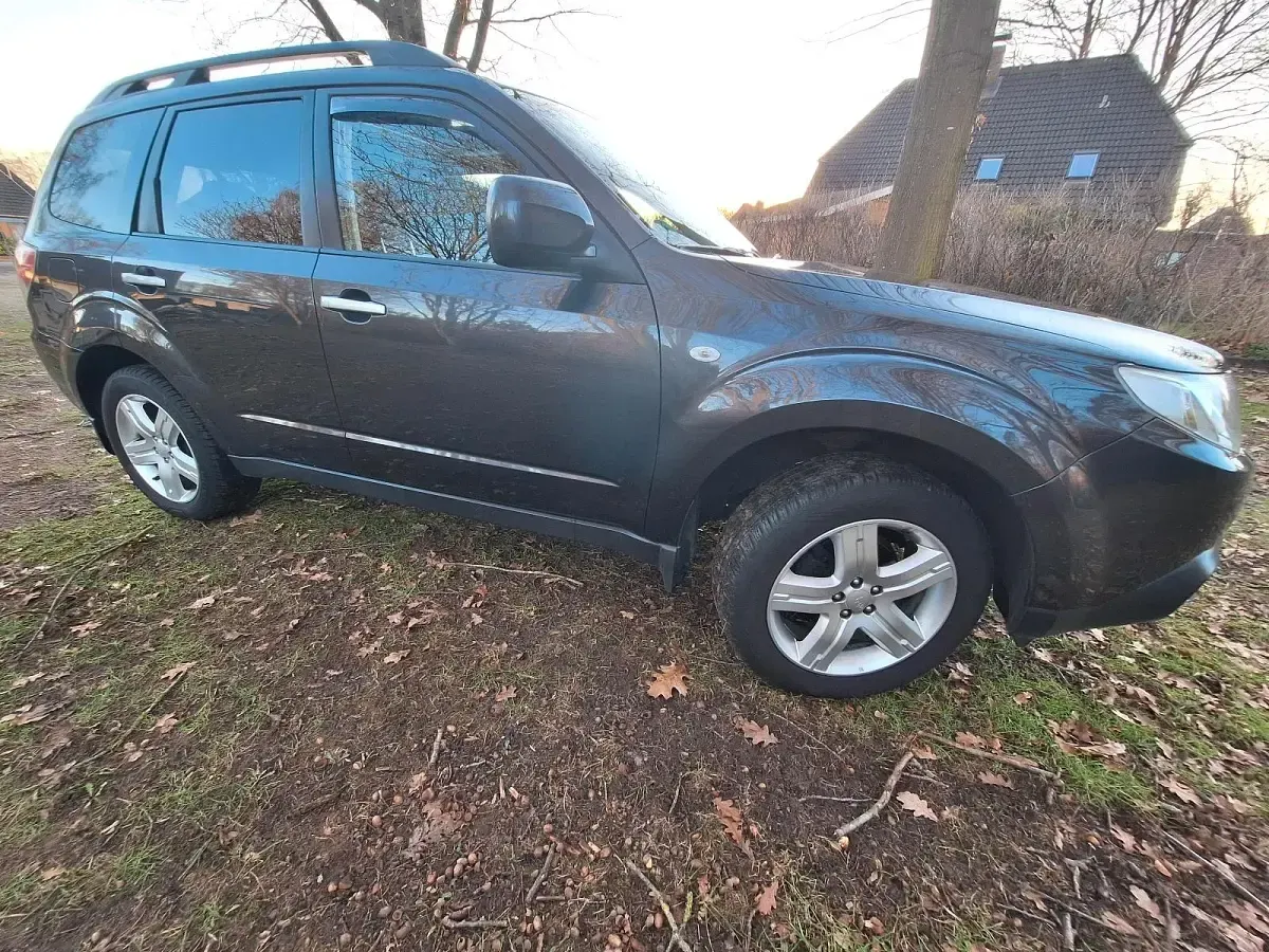 Second-hand Subaru Forester 150 CP (110 kW) 2011 Negru SUV