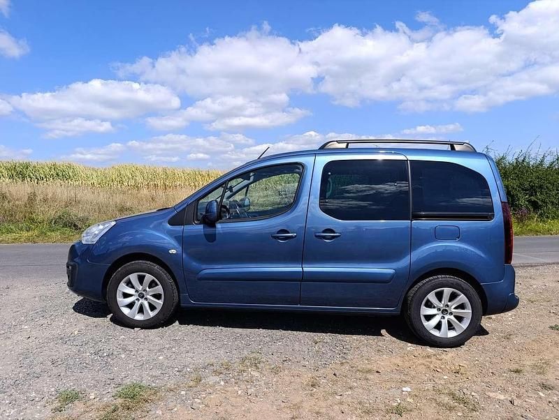 Blau Gebraucht 2018 Citroën Berlingo PureTech Van / Kleinbus | 9.700 € (Superpreis) - Bild 1/4