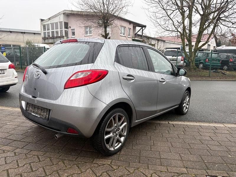 Gebraucht Mazda 2 Kenko 84 PS (61 kW) 2013 Silber Kleinwagen