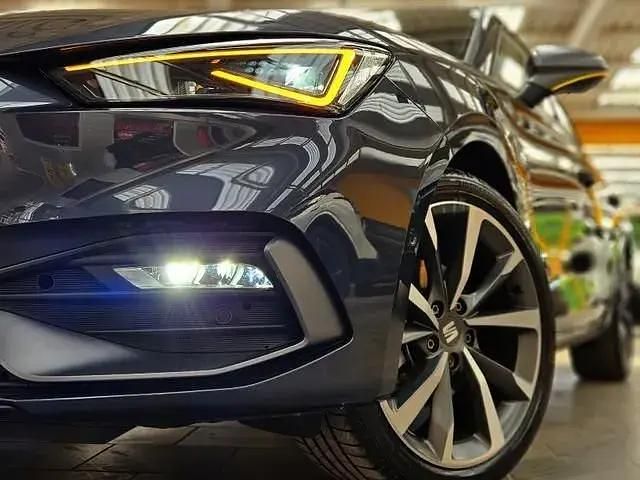 Grau Gebraucht 2024 Seat Leon ST FR Kombi | 26.975 € (Fairer Preis) - Bild 1/2