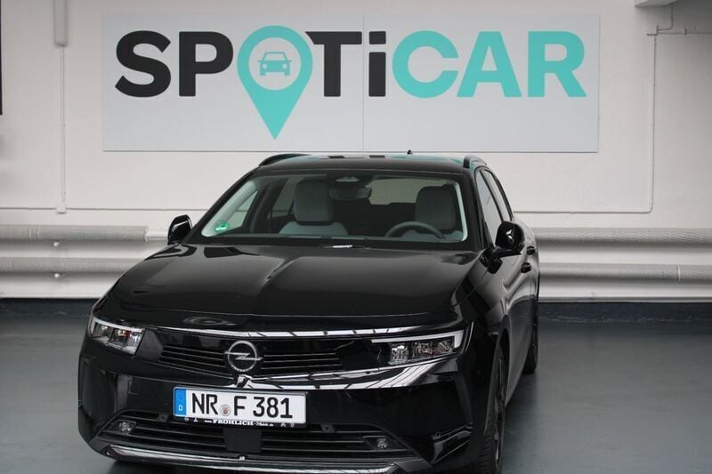 Lackierung schwarz perla nera/ty (metallic) Gebraucht 2024 Opel Astra Elegance Kombi | 25.900 € (Fairer Preis) - Bild 1/4