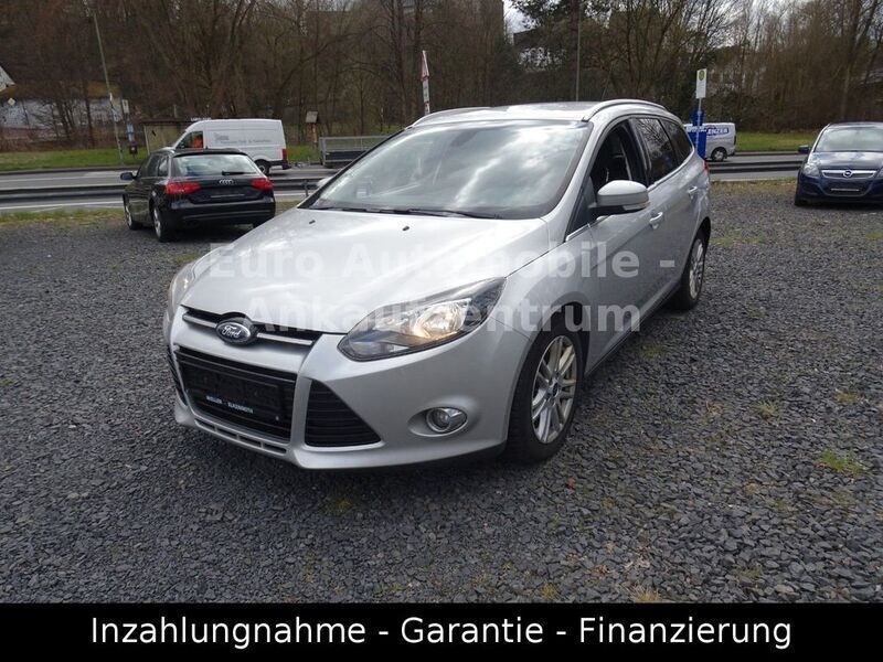 Grau Gebraucht 2013 Ford Focus Limousine | 2.190 € (Superpreis) - Bild 1/4
