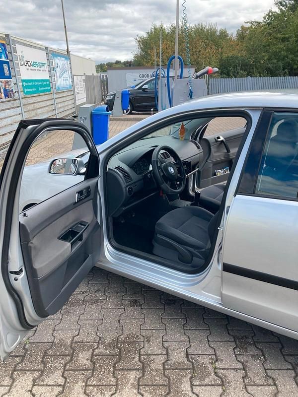 Grau Gebraucht 2002 VW Polo Kleinwagen | 2.300 € (Teuer) - Bild 1/4