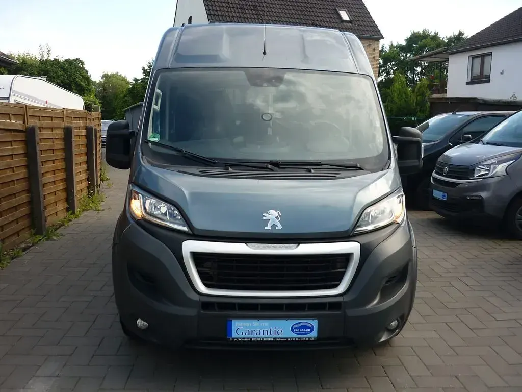 Gebraucht Peugeot Boxer 163 PS (119 kW) 2017 Eisengrau/metallic Van