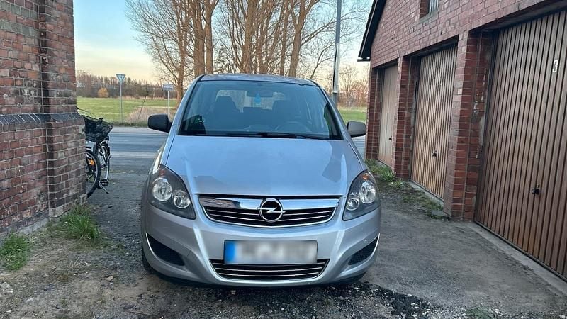 Gebraucht Opel Zafira 110 PS (80 kW) 2011 Silber Van / Kleinbus