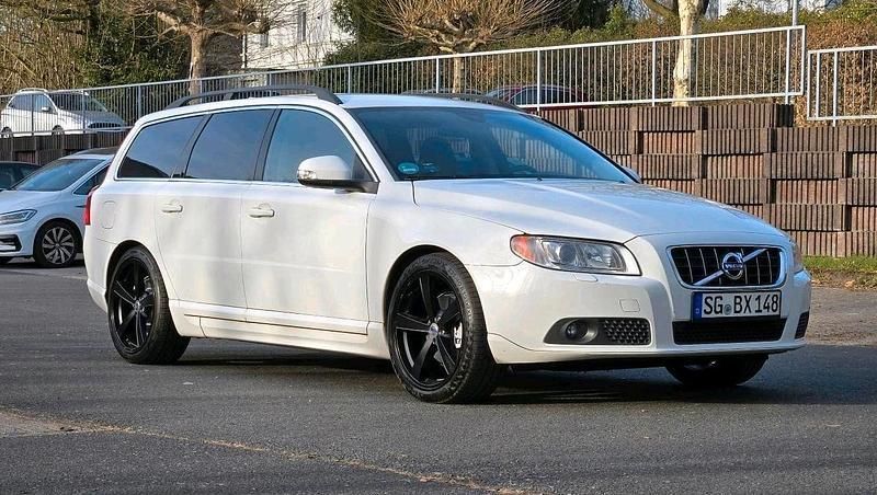 Weiß Gebraucht 2010 Volvo V70 Kombi | 4.900 € (Fairer Preis) - Bild 1/4