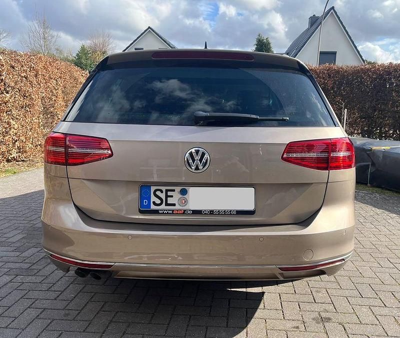 Gebraucht VW Passat Highline 190 PS (139 kW) 2015 Gold Kombi