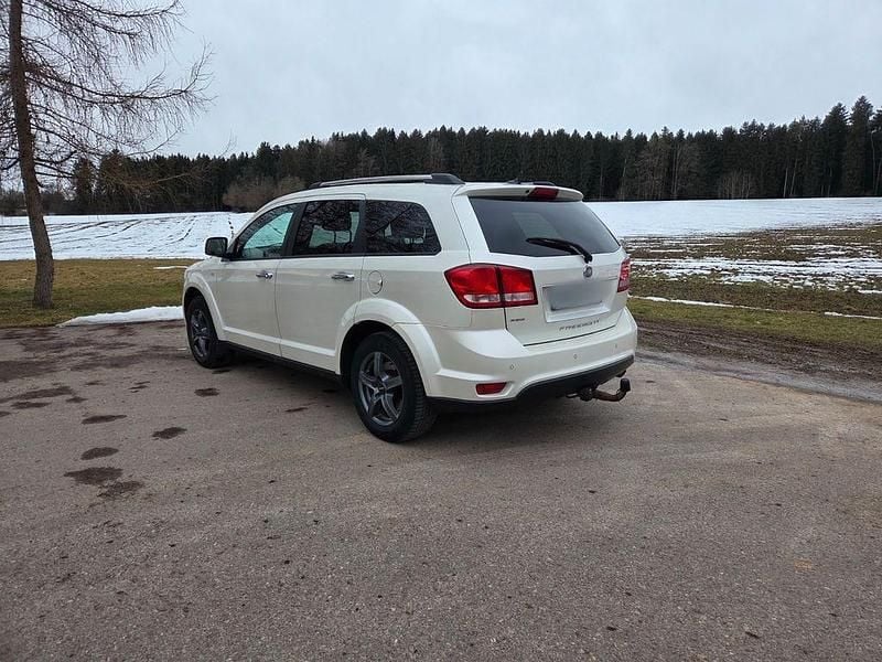 Gebraucht Fiat Freemont 170 PS (125 kW) 2012 Weiß SUV