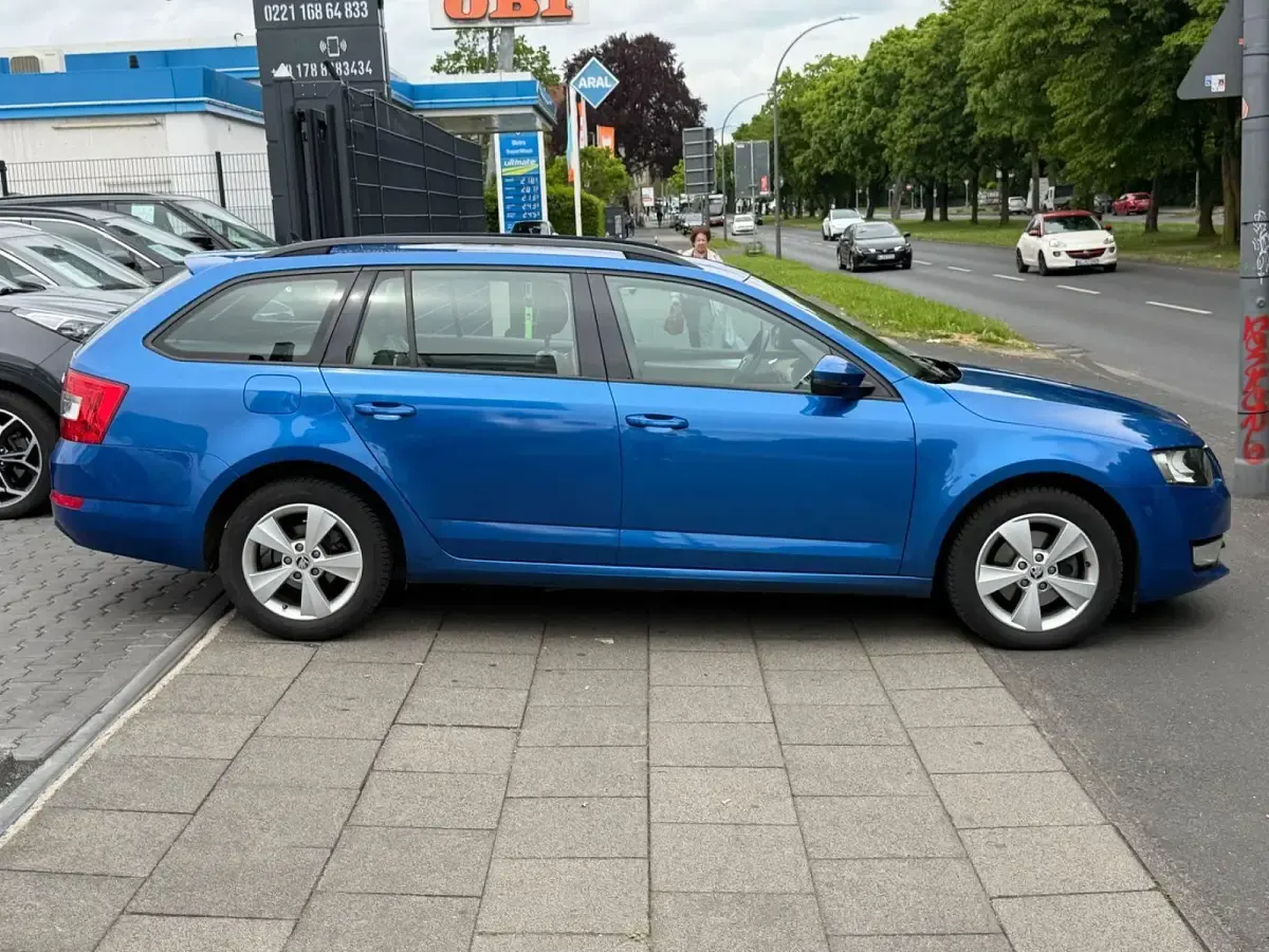 Gebraucht Skoda Octavia Elegance 150 PS (110 kW) 2013 Blau Kombi