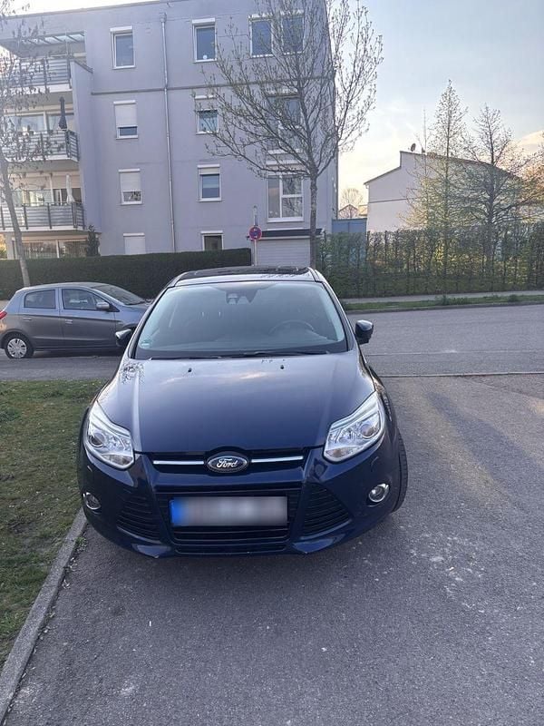 Używany Ford Focus Titanium 182 KM (133 kW) 2011 Niebieski Sedan/Limuzyna
