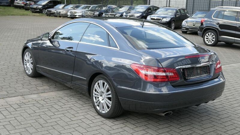 Gebraucht Mercedes E220 Avantgarde 170 PS (125 kW) 2012 Grau Coupé