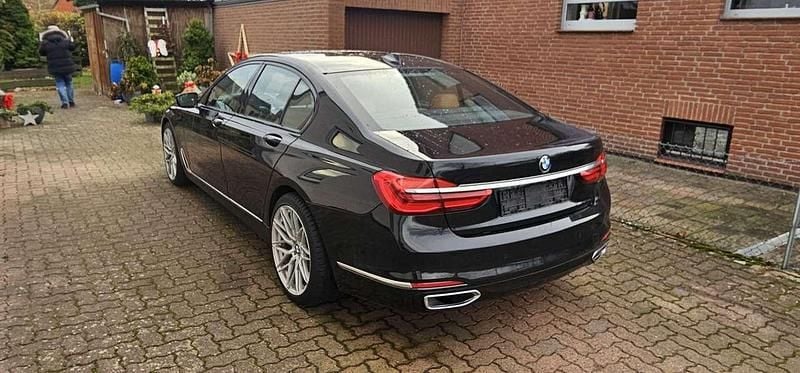 Gebraucht BMW 730L 265 PS (194 kW) 2019 Schwarz Limousine