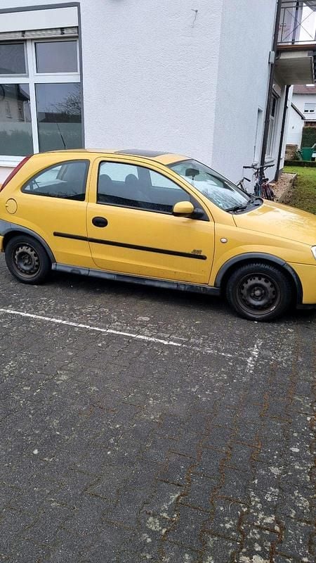 Gelb Gebraucht 2002 Opel Corsa Sport Kleinwagen | 300 € (Superpreis) - Bild 1/4
