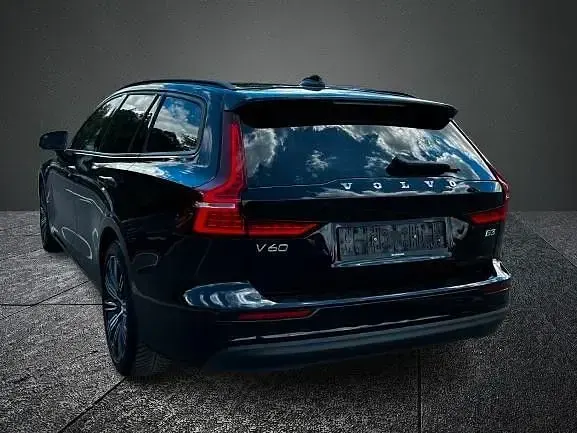 Gebraucht Volvo V60 163 PS (119 kW) 2022 Schwarz Kombi