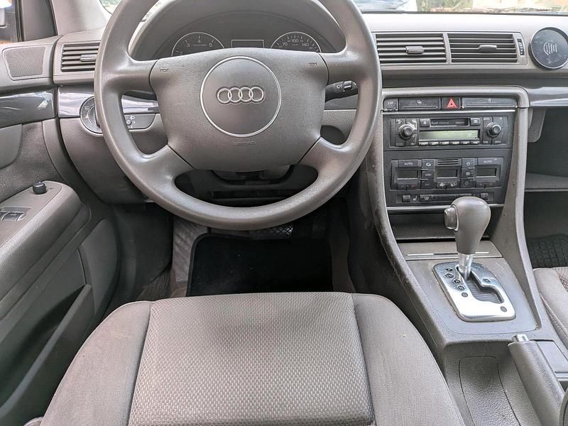 Silber Gebraucht 2001 Audi A4 Limousine | 500 € (Superpreis) - Bild 1/4
