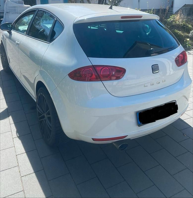 Usata Seat Leon 105 CV (77 kW) 2010 Bianco Utilitaria