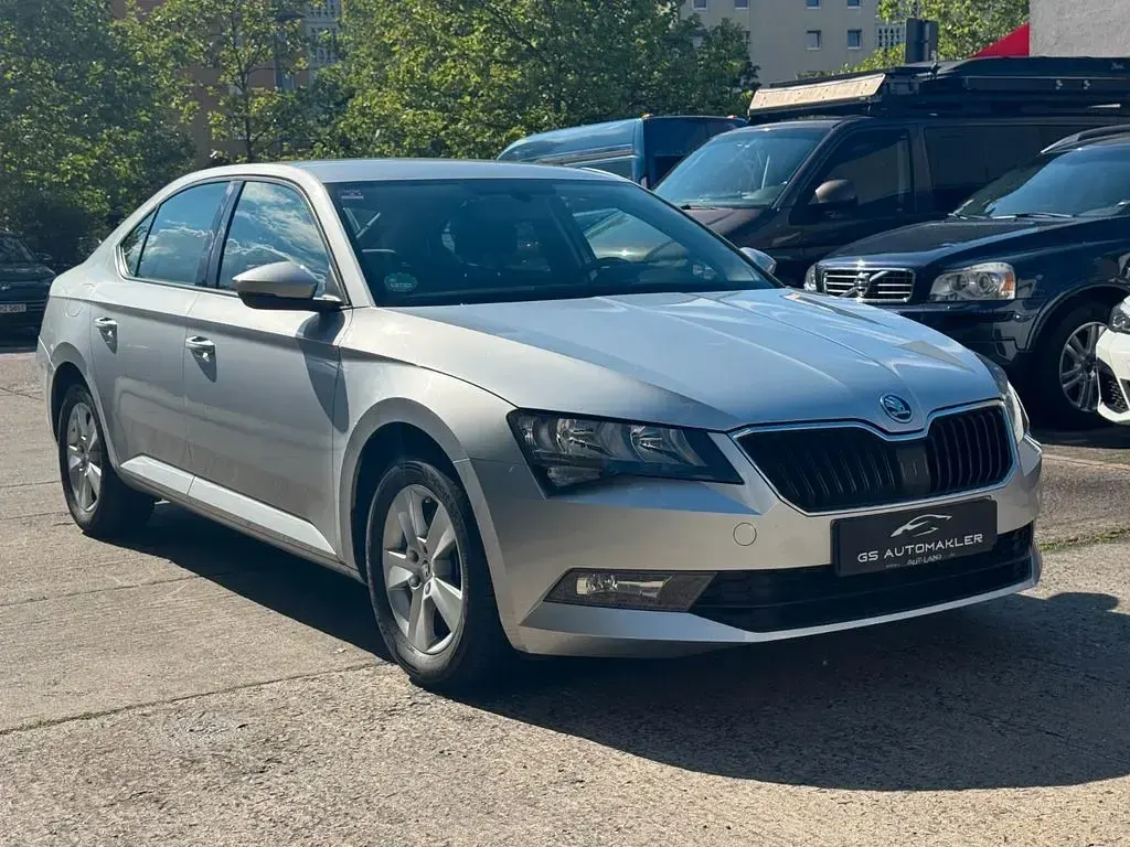 Gebraucht Skoda Superb Active 125 PS (91 kW) 2015 Silber Limousine