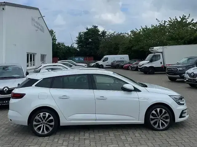 Gebraucht Renault Mégane II Intens 116 PS (85 kW) 2022 Weiss Limousine