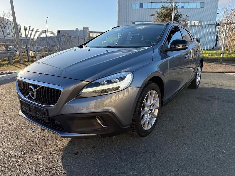Grau Gebraucht 2018 Volvo V40 CC Plus Kombi | 13.980 € (Guter Preis) - Bild 1/4