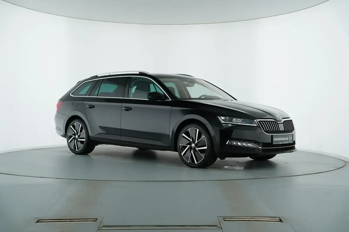 Gebraucht Skoda Superb Style 150 PS (110 kW) 2023 Schwarz Kombi