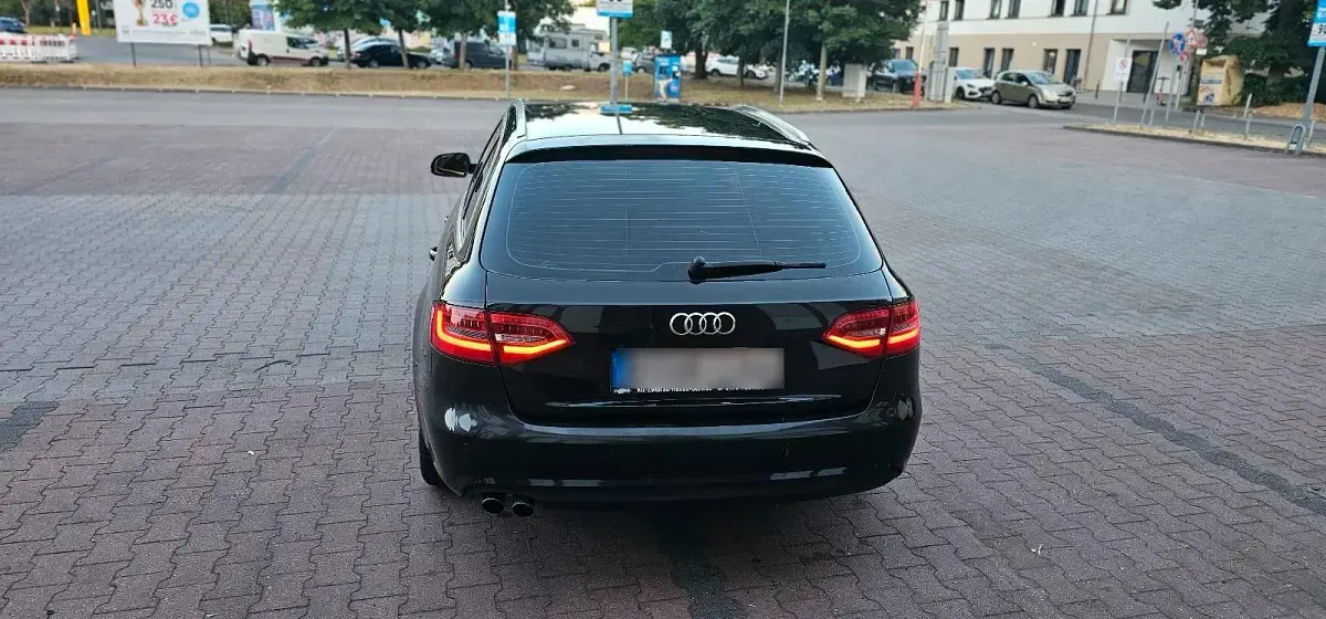 Gebraucht Audi A4 150 PS (110 kW) 2012 Schwarz Kombi