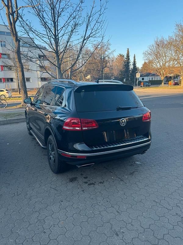 Schwarz Gebraucht 2016 VW Touareg SUV | 25.999 € (Fairer Preis) - Bild 1/4