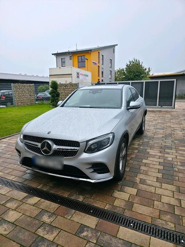 Silber Gebraucht 2017 Mercedes GLC300 Limousine | 23.000 € (Fairer Preis) - Bild 1/4