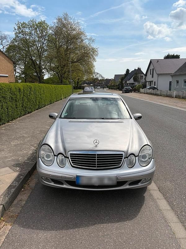 Second-hand Mercedes E270 177 CP (130 kW) 2003 Gri Berlinǎ