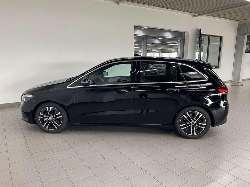 Gebraucht Mercedes B200 Progressive 163 PS (119 kW) 2025 Unilack nachtschwarz Van / Kleinbus