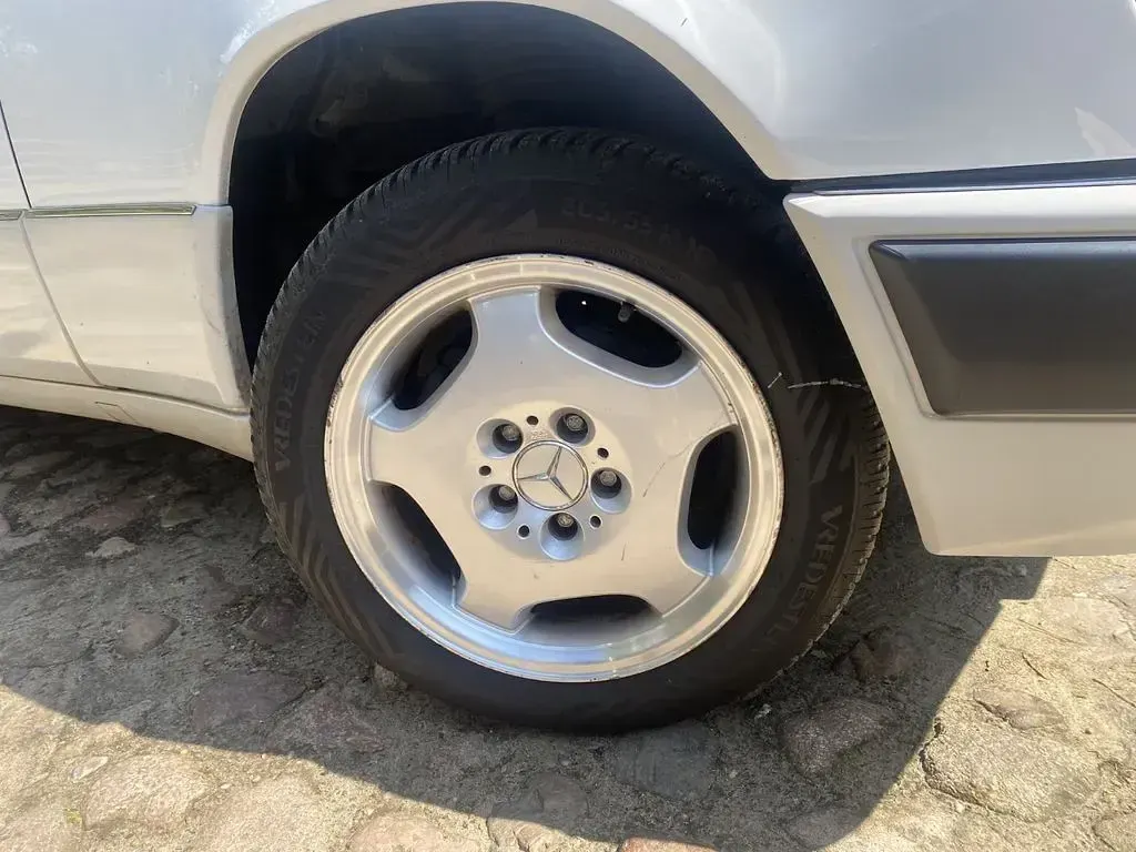 Gebraucht Mercedes 230 132 PS (97 kW) 1989 Weiß Coupé