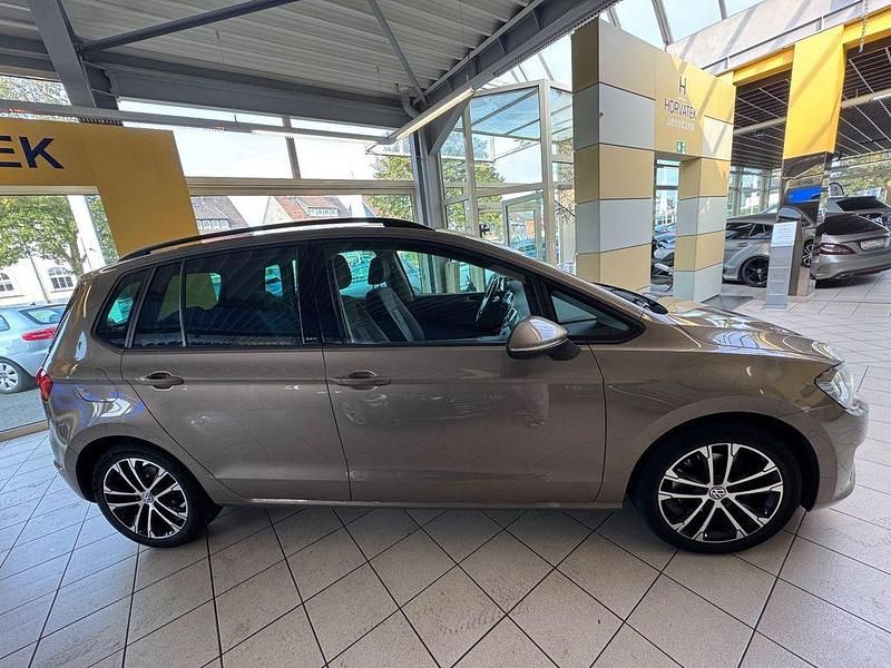 Second-hand VW Golf 150 CP (110 kW) 2016 Auriu SUV