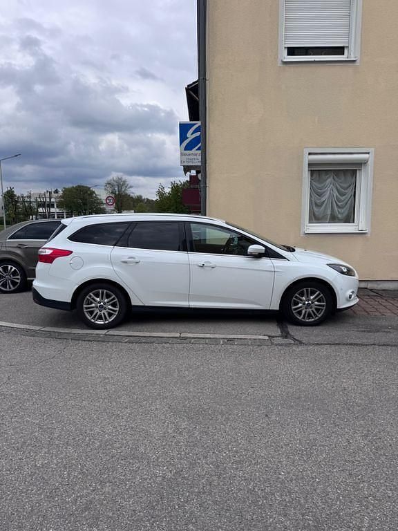 Gebraucht Ford Focus 140 PS (102 kW) 2014 Weiß Limousine