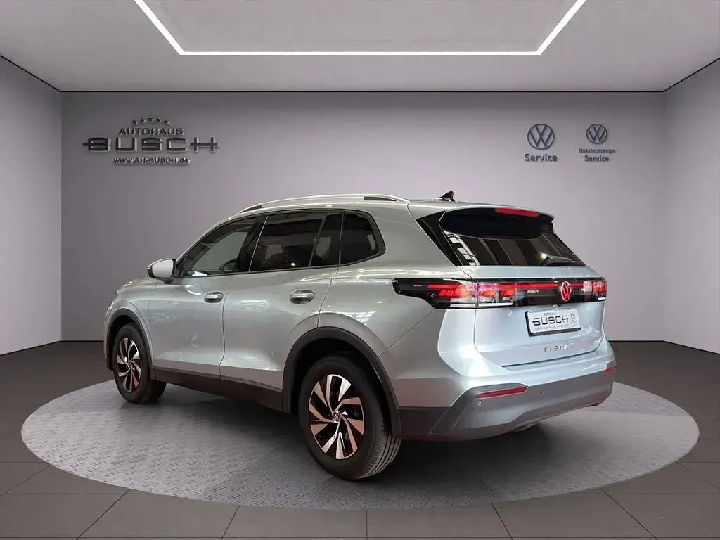 Neu VW Tiguan Life 150 PS (110 kW) 2025 Oyster silber metallic SUV