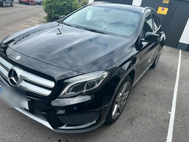 Schwarz Gebraucht 2015 Mercedes GLA200 AMG SUV | 13.900 € (Fairer Preis) - Bild 1/4