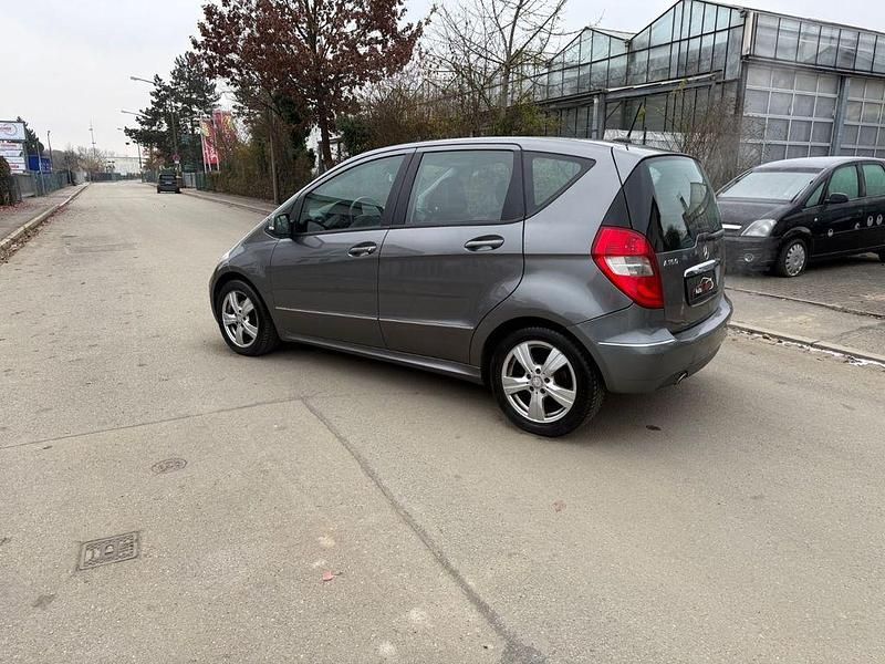 Gebraucht Mercedes A160 95 PS (69 kW) 2012 Grau Limousine