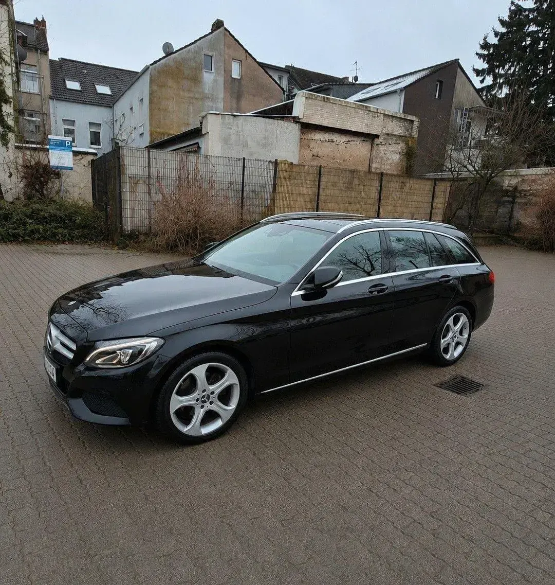 Gebraucht Mercedes C220 Avantgarde 170 PS (125 kW) 2014 Schwarz Kombi