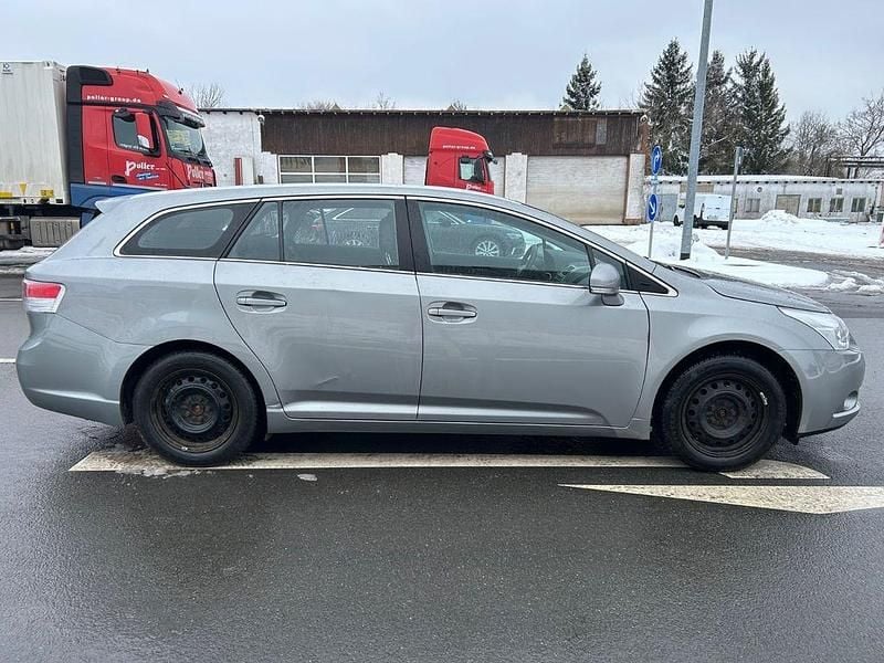 Gebraucht Toyota Avensis 147 PS (108 kW) 2011 Silber Limousine