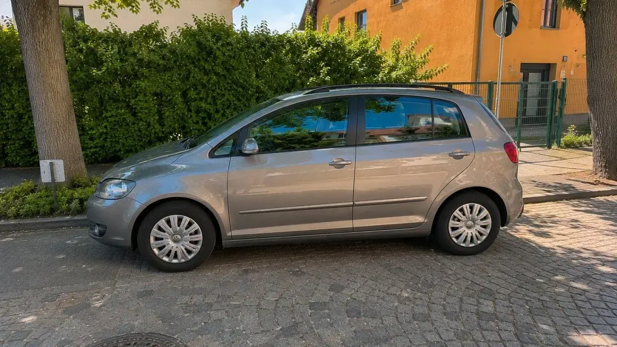 Gebraucht VW Golf Plus Cross 105 PS (77 kW) 2010 Beige Van / Kleinbus