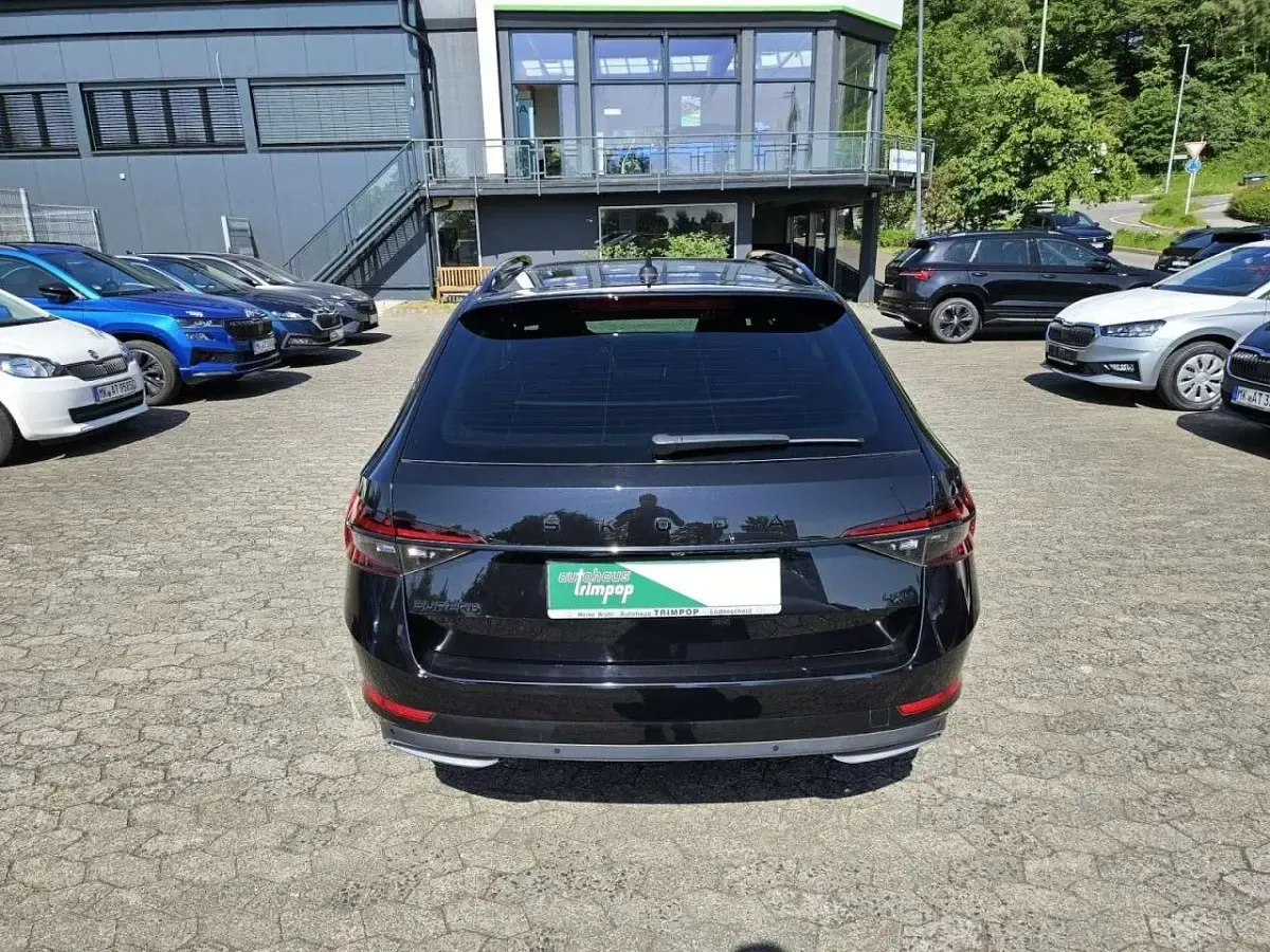 Gebraucht Skoda Superb SportLine 200 PS (147 kW) 2023 Schwarzmagic perleffekt Kombi