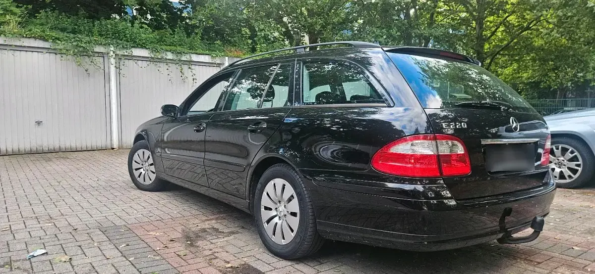 Gebraucht Mercedes E220 150 PS (110 kW) 2004 Schwarz Kombi