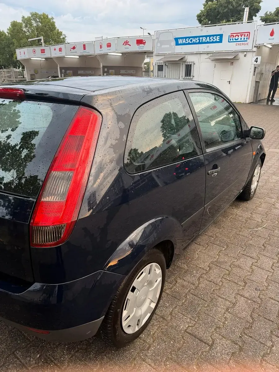 Gebraucht Ford Fiesta 69 PS (50 kW) 2005 Blau Kleinwagen