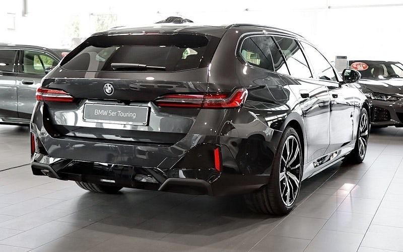 Neu BMW 530e 299 PS (219 kW) 2026 Grau Kombi