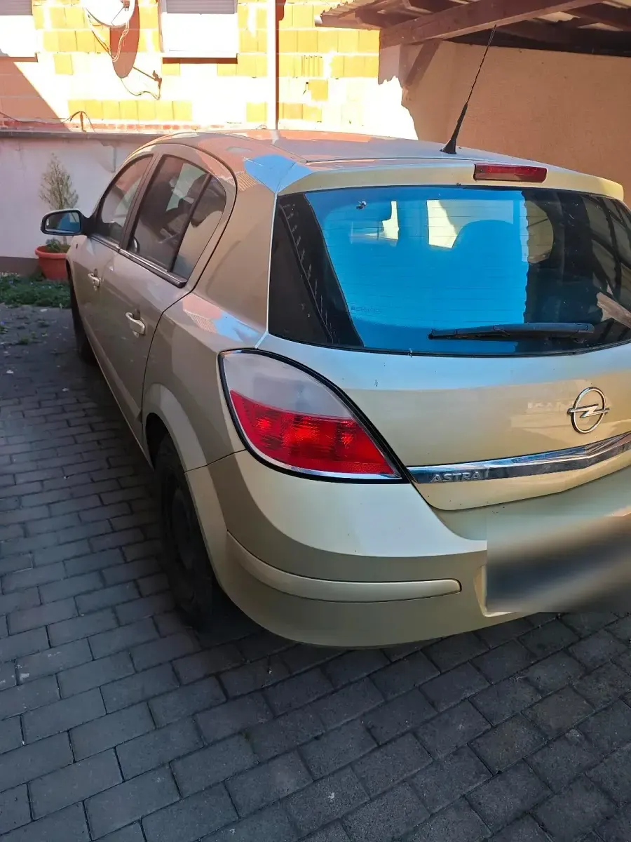 Gebraucht Opel Astra 105 PS (77 kW) 2004 Gold Kleinwagen