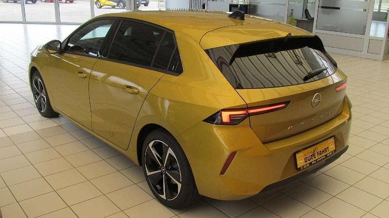 Brugt Opel Astra Edition 131 HK (96 kW) 2025 Gul Sedan