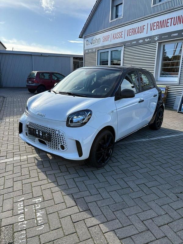 Weiß Gebraucht 2021 Smart ForFour Electric Drive Kleinwagen | 9.500 € (Etwas zu teuer) - Bild 1/4