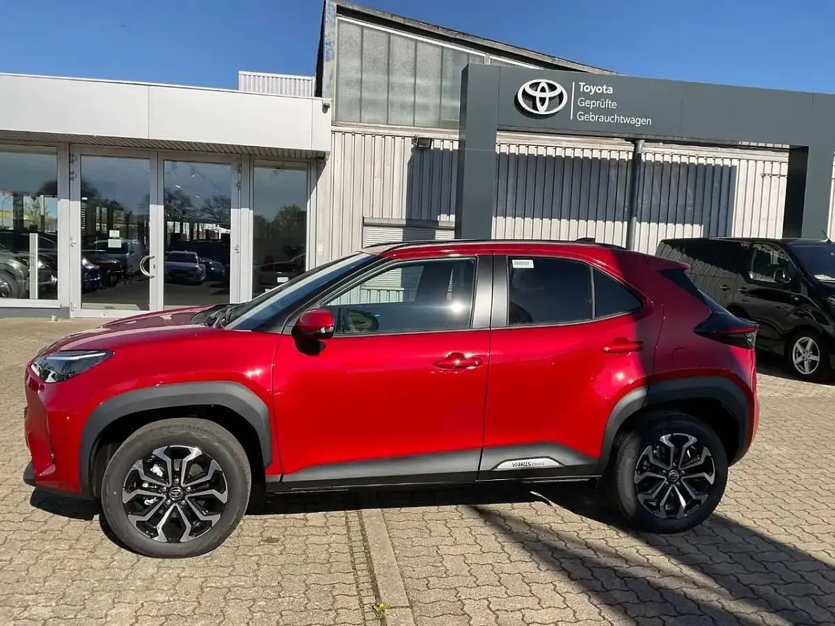 Gebraucht Toyota Yaris Cross 131 PS (96 kW) 2026 Rot SUV