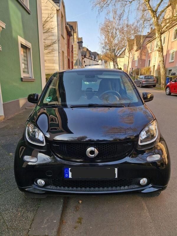 Schwarz Gebraucht 2017 Smart ForTwo Coupé Edition Blackbuster Coupé | 8.500 € (Guter Preis) - Bild 1/4