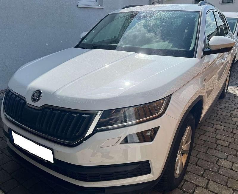 Weiß Gebraucht 2021 Skoda Kodiaq Drive SUV | 29.500 € (Fairer Preis) - Bild 1/4