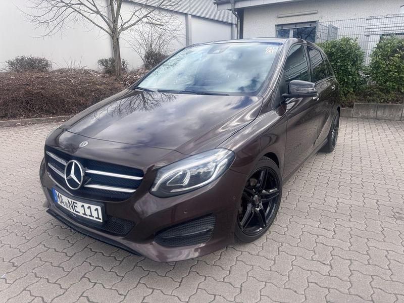 Gebraucht Mercedes B220 Urban 170 PS (125 kW) 2018 Braun Kleinwagen